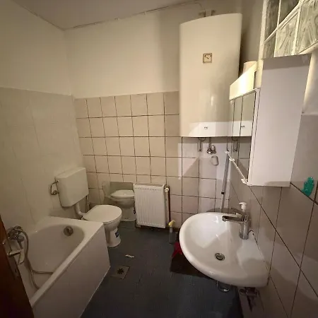 Praktisches City-apartment In Zentraler Lage Апартаменты